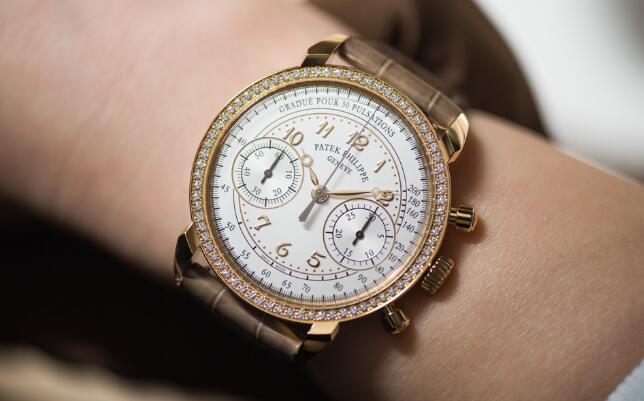 The bezel set with 72 diamonds shows the charm of the special model for lady.