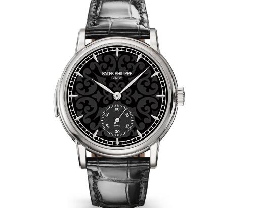 Although the appearance of this Patek Philippe is simple, it is exactly a complicated watch with grand complicated function.