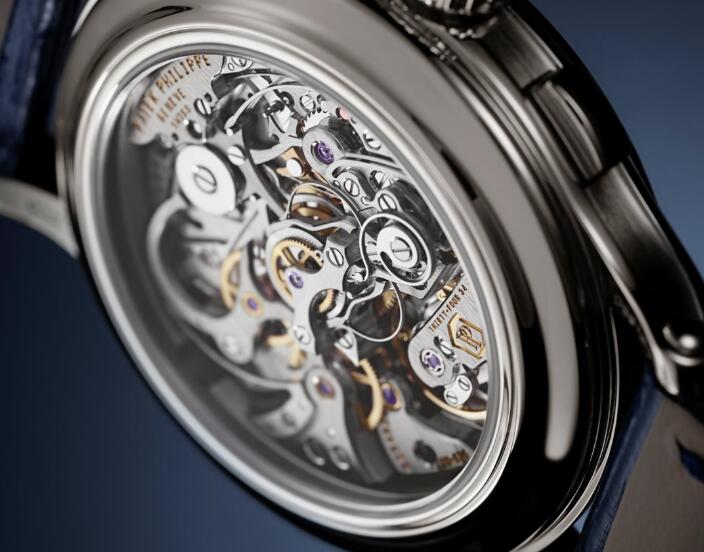 The timepiece allows the wearers to enjoy the movement from the transparent back.