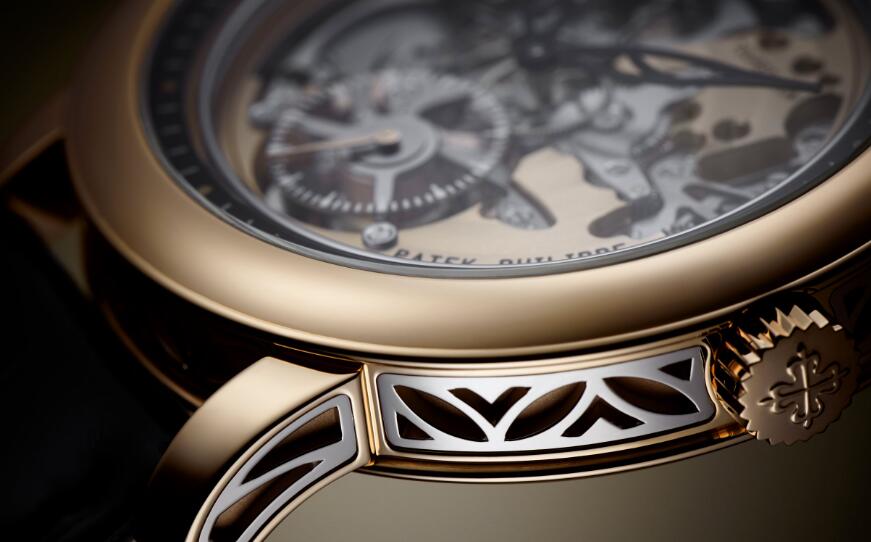 The timepiece presents high level of craftsmanship of Patek Philippe.