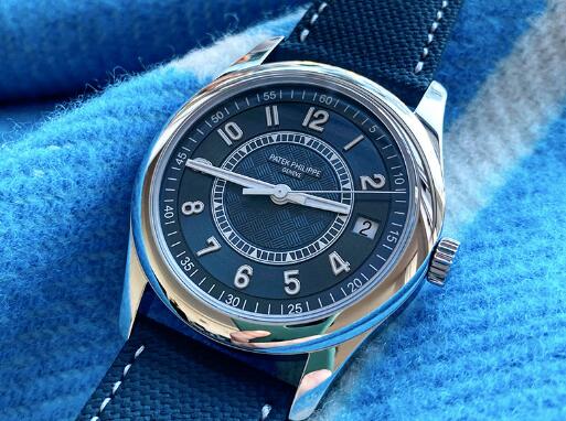 The special color matching makes the best fake Patek Philippe more dynamic.